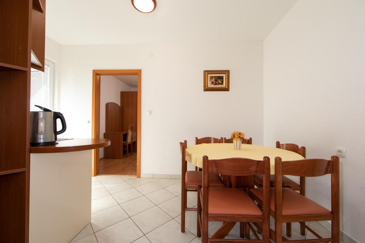 Apartmani Biser Tučepi Kültér fotó