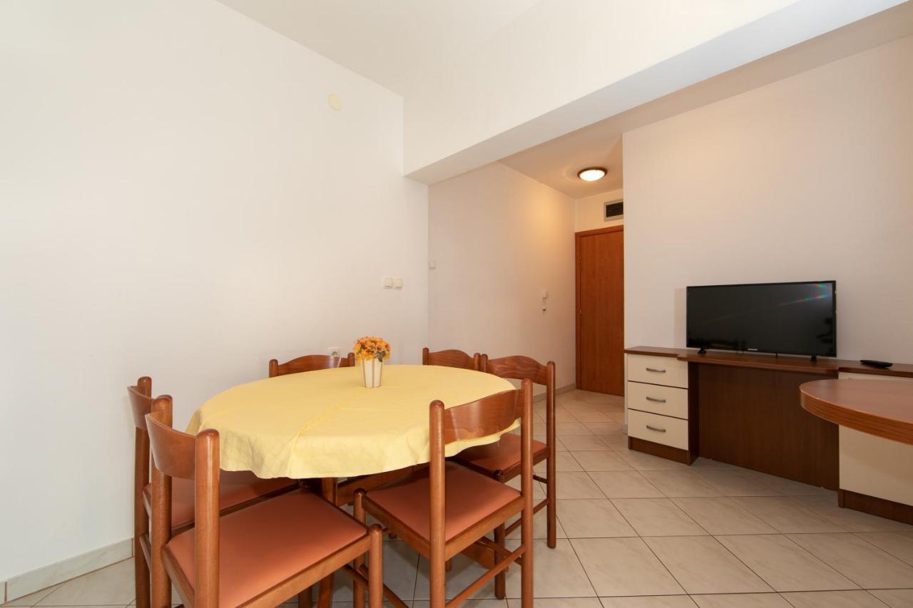Apartmani Biser Tučepi Kültér fotó
