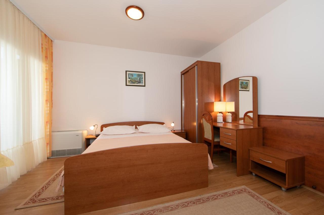 Apartmani Biser Tučepi Kültér fotó