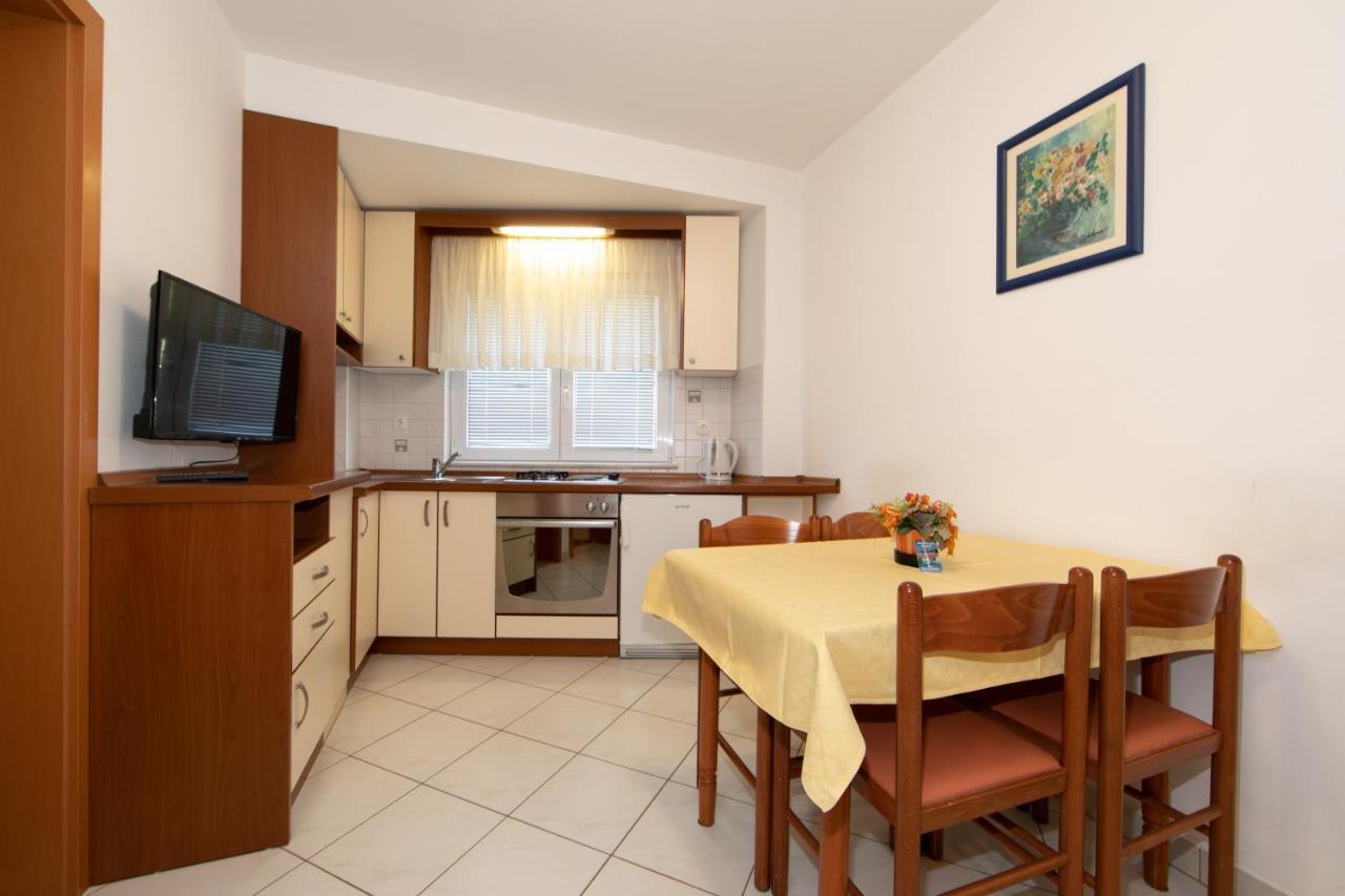 Apartmani Biser Tučepi Kültér fotó