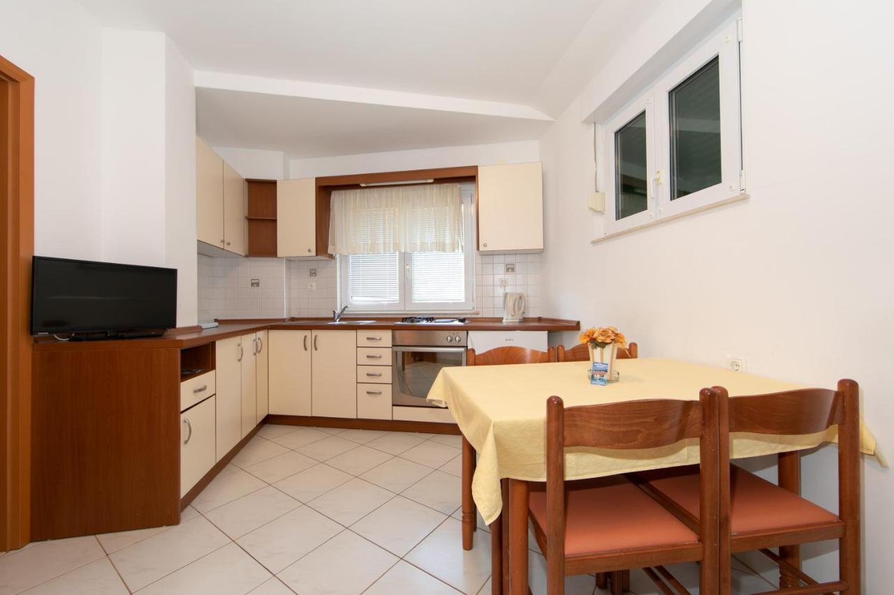 Apartmani Biser Tučepi Kültér fotó