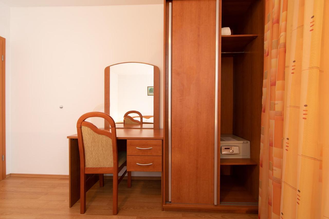 Apartmani Biser Tučepi Kültér fotó