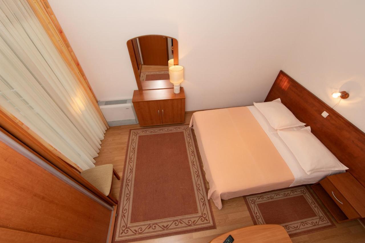 Apartmani Biser Tučepi Kültér fotó